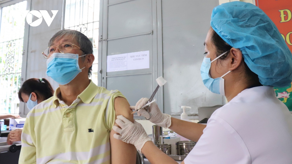 Người dân TP.HCM không tiêm vaccine Covid-19 phải ký cam kết, chịu trách nhiệm